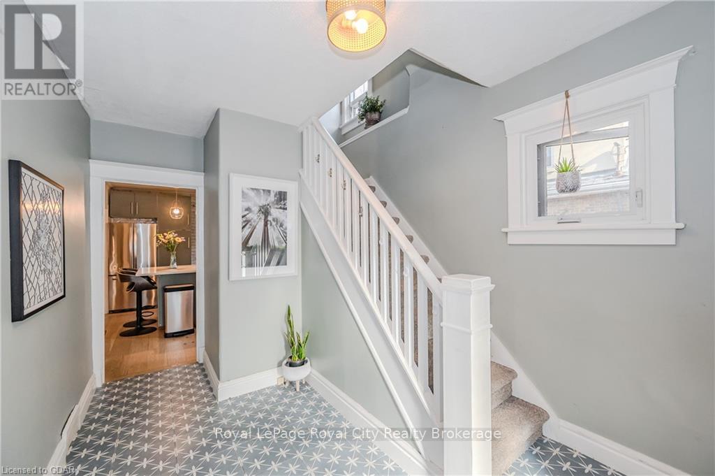 39 Raglan Street, Guelph, Ontario  N1H 2S4 - Photo 4 - X11879875