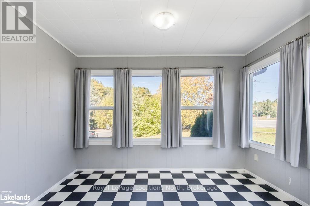 5358 Penetanguishene Road, Springwater, Ontario  L0L 1P0 - Photo 12 - S10438693