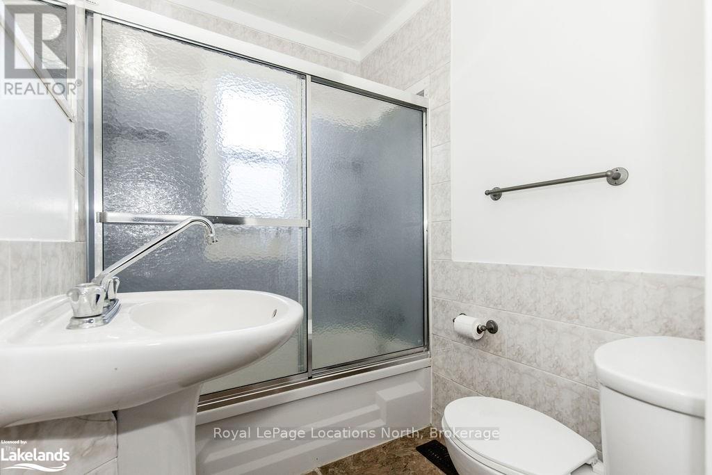 5358 Penetanguishene Road, Springwater, Ontario  L0L 1P0 - Photo 23 - S10438693