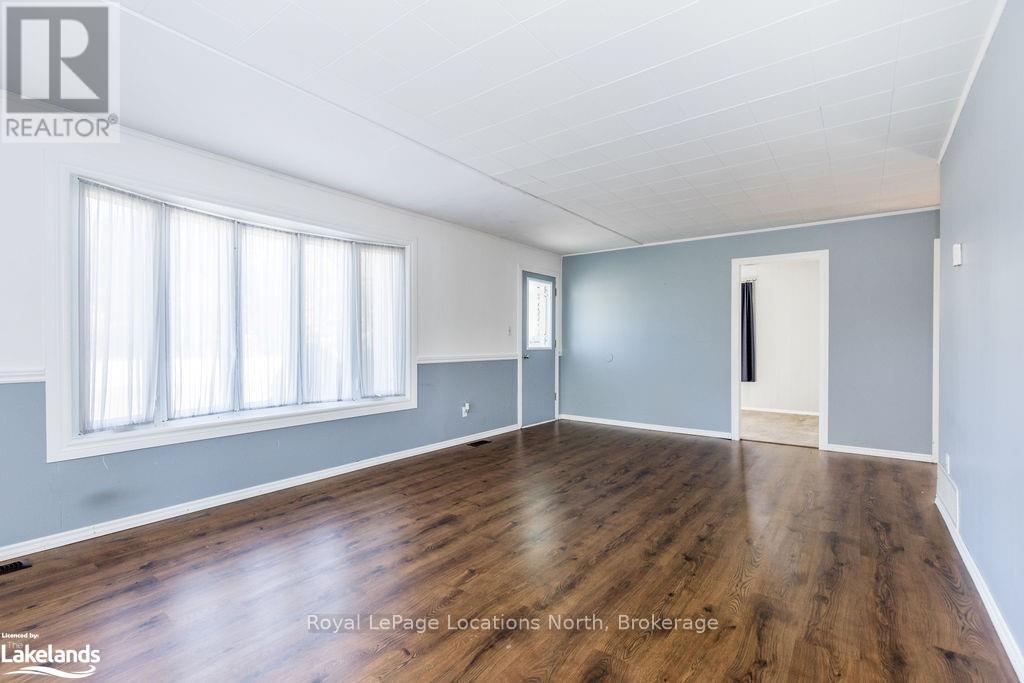 5358 Penetanguishene Road, Springwater, Ontario  L0L 1P0 - Photo 4 - S10438693