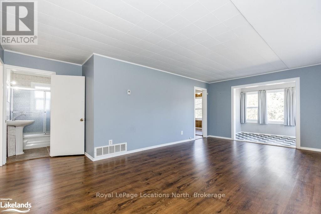 5358 Penetanguishene Road, Springwater, Ontario  L0L 1P0 - Photo 6 - S10438693