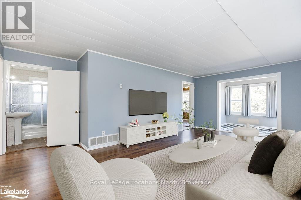 5358 Penetanguishene Road, Springwater, Ontario  L0L 1P0 - Photo 7 - S10438693