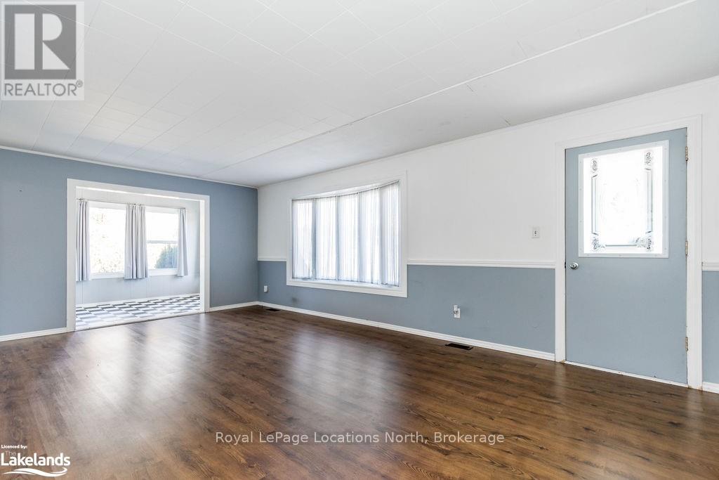 5358 Penetanguishene Road, Springwater, Ontario  L0L 1P0 - Photo 9 - S10438693