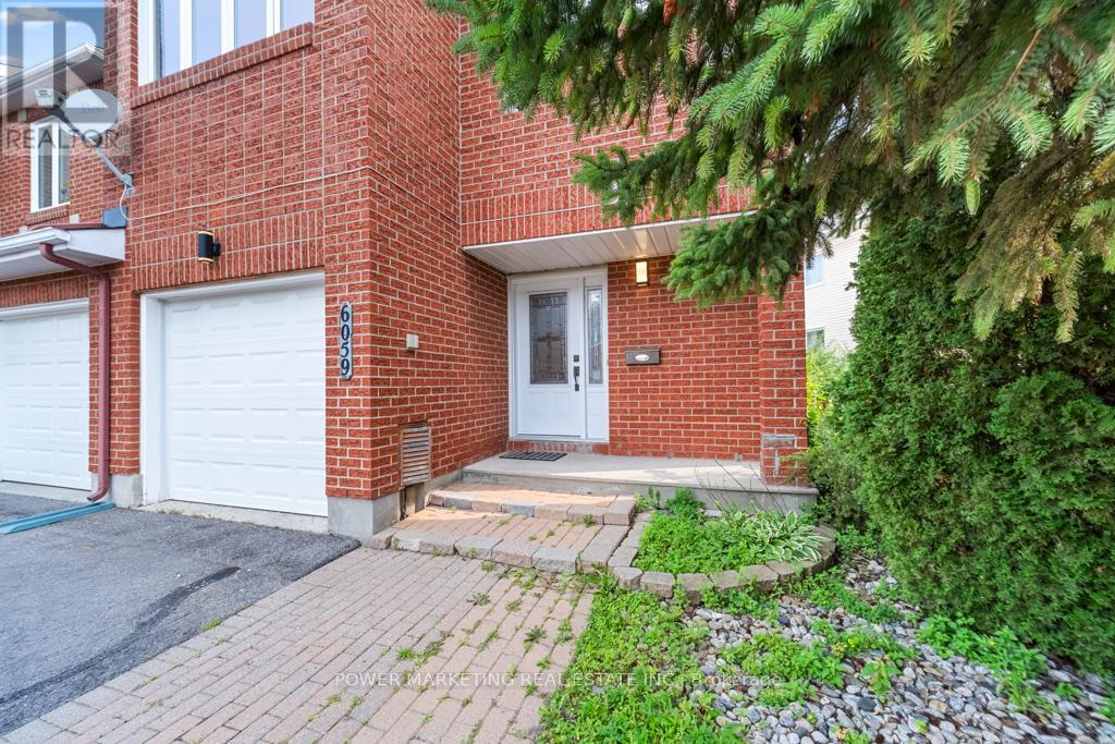 6059 Pineglade Crescent, Ottawa, Ontario  K1W 1H1 - Photo 2 - X11906731