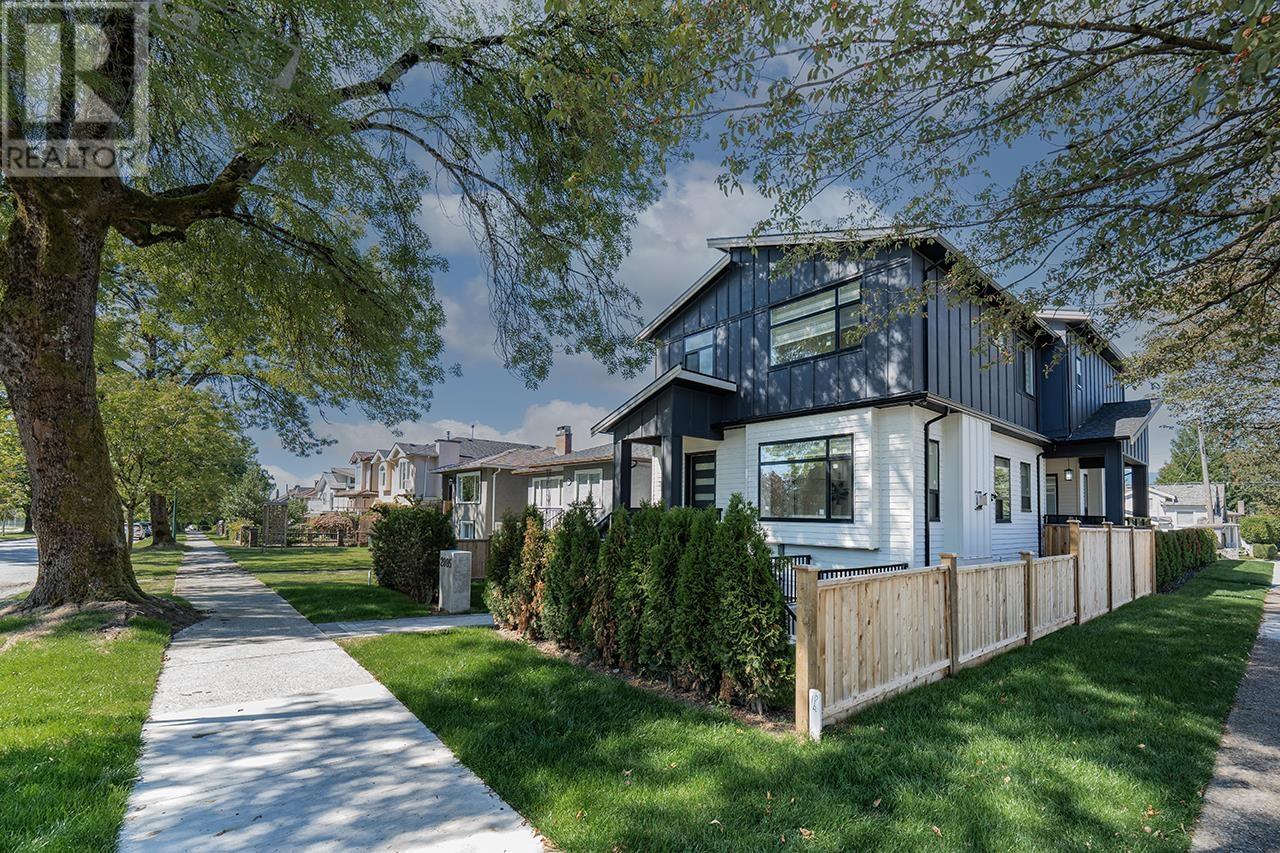 2995 E 17TH AVENUE, Vancouver