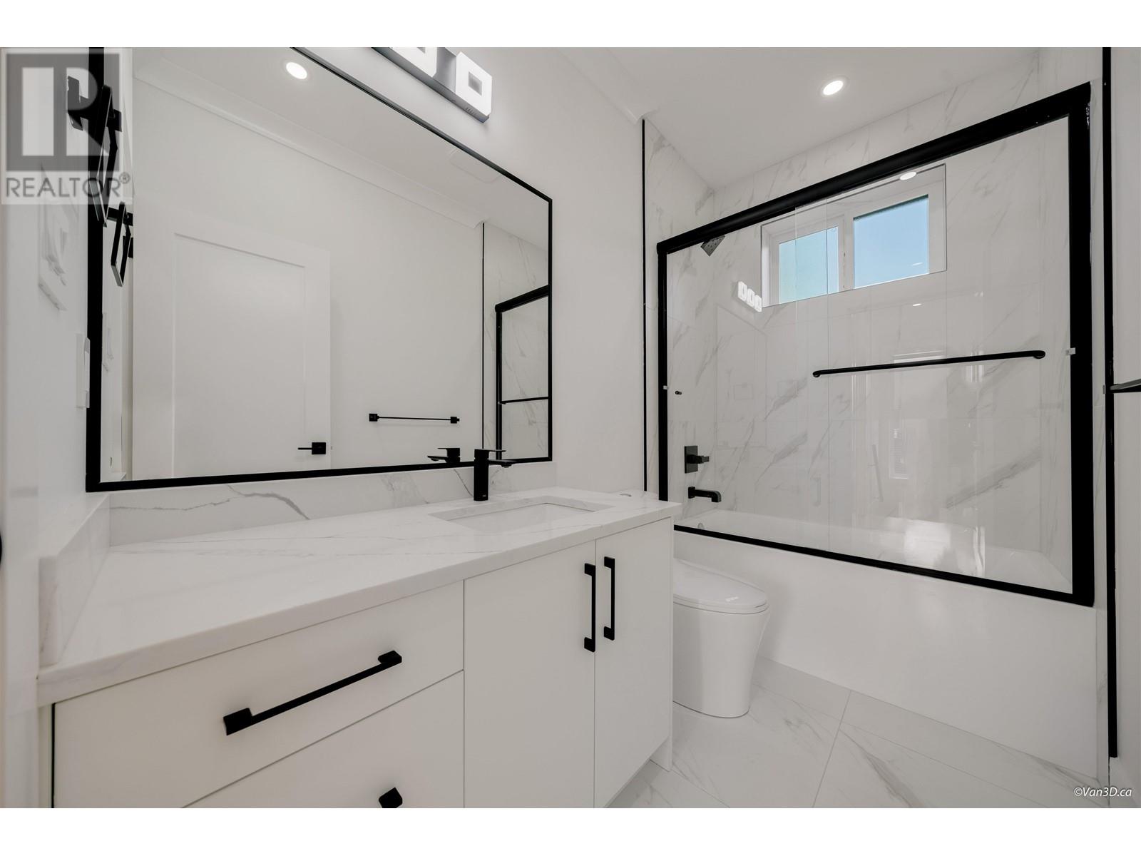 Listing Picture 10 of 19 : 2995 E 17TH AVENUE, Vancouver / 溫哥華 - 魯藝地產 Yvonne Lu Group - MLS Medallion Club Member