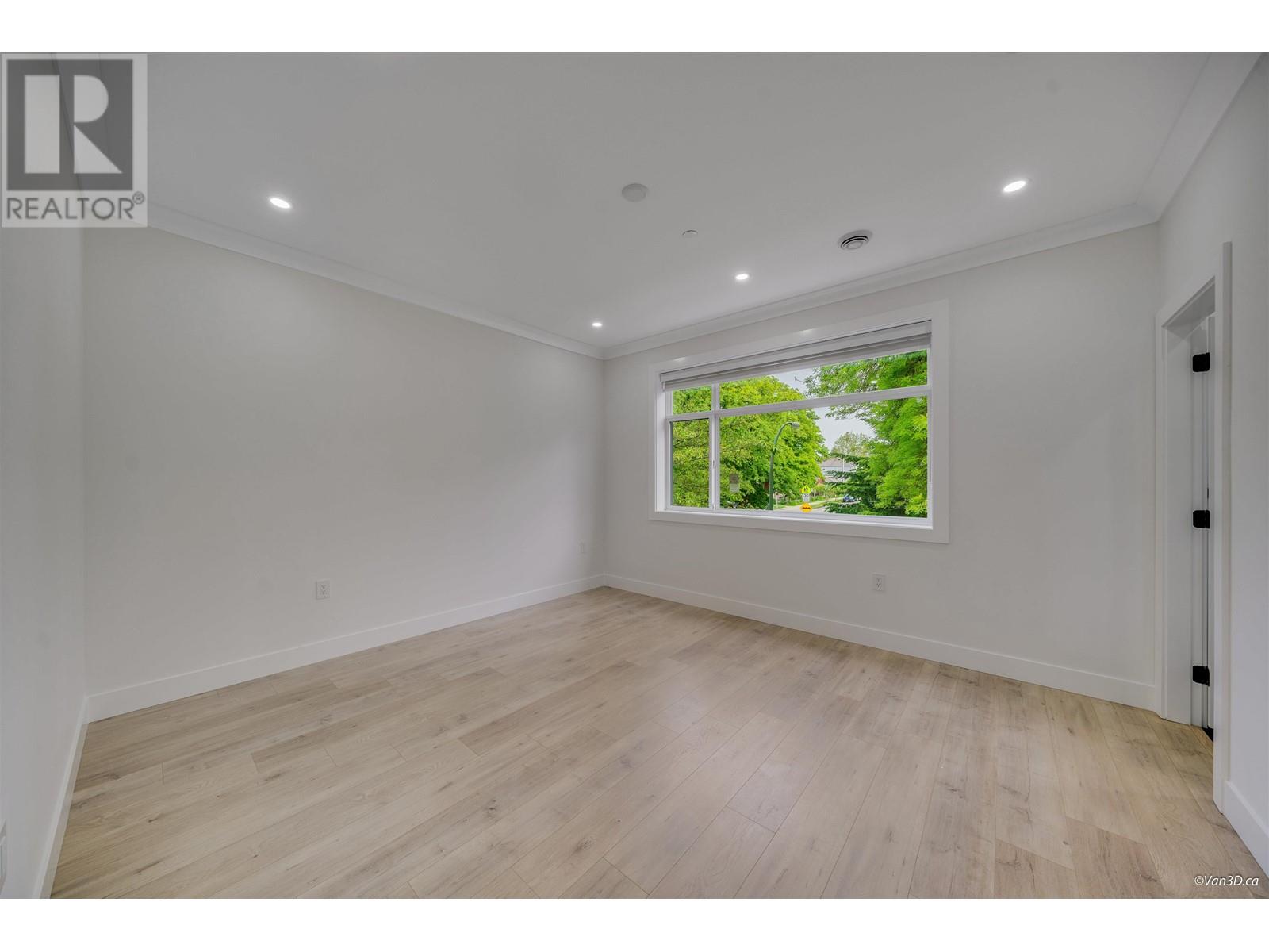 Listing Picture 11 of 19 : 2995 E 17TH AVENUE, Vancouver / 溫哥華 - 魯藝地產 Yvonne Lu Group - MLS Medallion Club Member