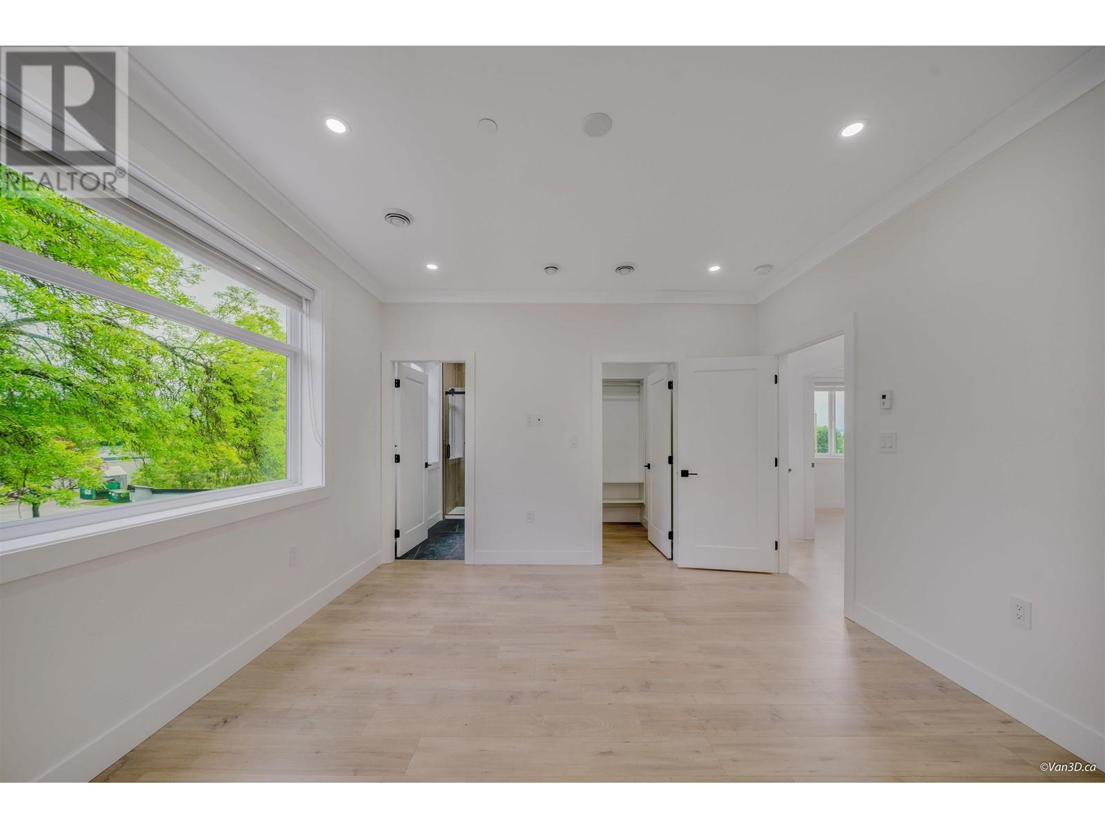 Listing Picture 12 of 19 : 2995 E 17TH AVENUE, Vancouver / 溫哥華 - 魯藝地產 Yvonne Lu Group - MLS Medallion Club Member