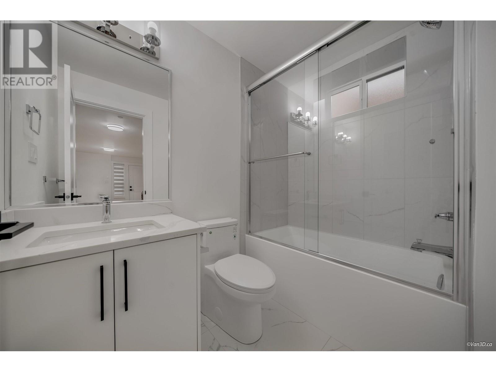 Listing Picture 17 of 19 : 2995 E 17TH AVENUE, Vancouver / 溫哥華 - 魯藝地產 Yvonne Lu Group - MLS Medallion Club Member