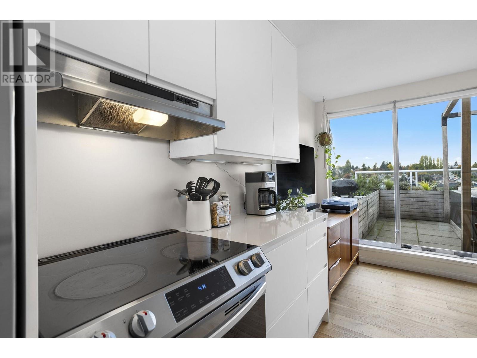 Listing Picture 11 of 32 : PH1 4113 FRASER STREET, Vancouver / 溫哥華 - 魯藝地產 Yvonne Lu Group - MLS Medallion Club Member