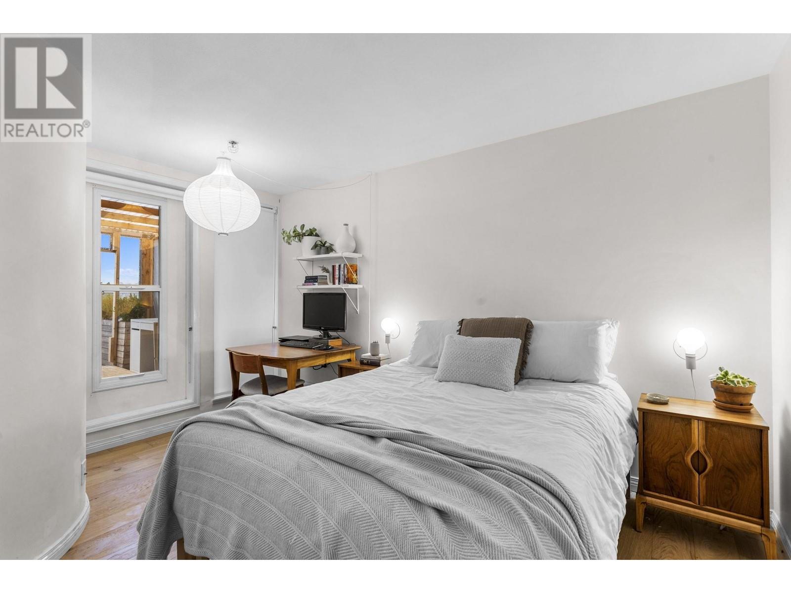 Listing Picture 13 of 32 : PH1 4113 FRASER STREET, Vancouver / 溫哥華 - 魯藝地產 Yvonne Lu Group - MLS Medallion Club Member