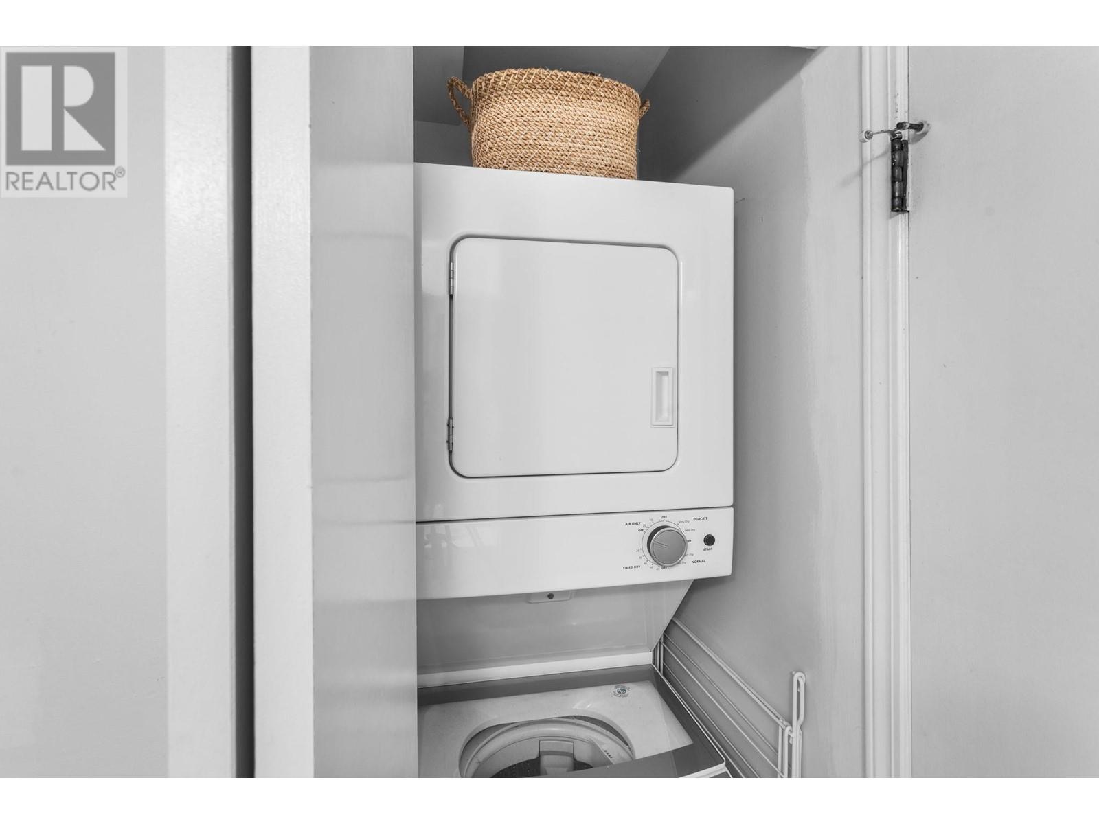 Listing Picture 22 of 32 : PH1 4113 FRASER STREET, Vancouver / 溫哥華 - 魯藝地產 Yvonne Lu Group - MLS Medallion Club Member