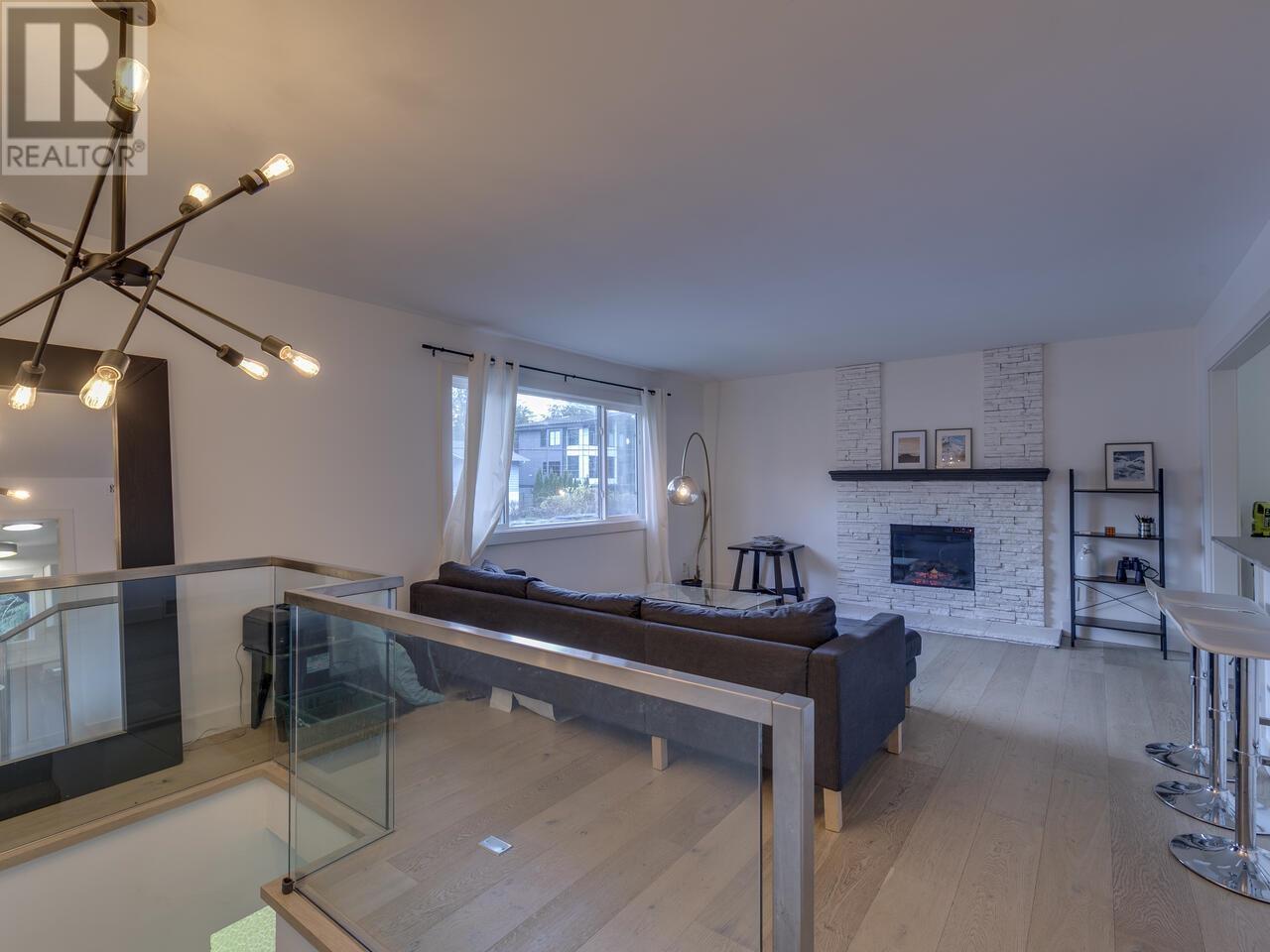 37960 Magnolia Crescent, Squamish, British Columbia  V0N 3G0 - Photo 2 - R2952300