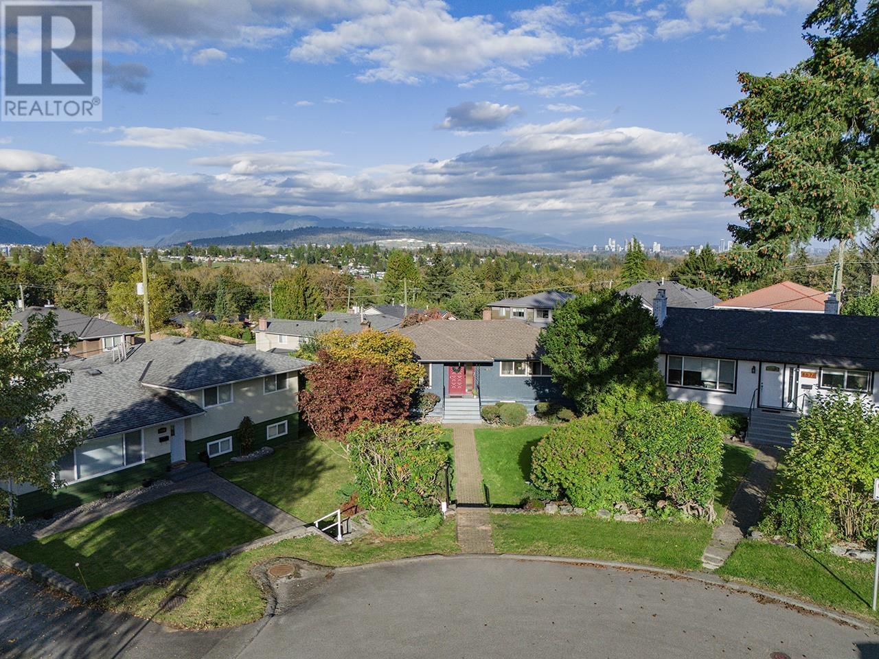 Listing Picture 2 of 19 : 4667 CHARLOTTE COURT, Burnaby / 本拿比 - 魯藝地產 Yvonne Lu Group - MLS Medallion Club Member