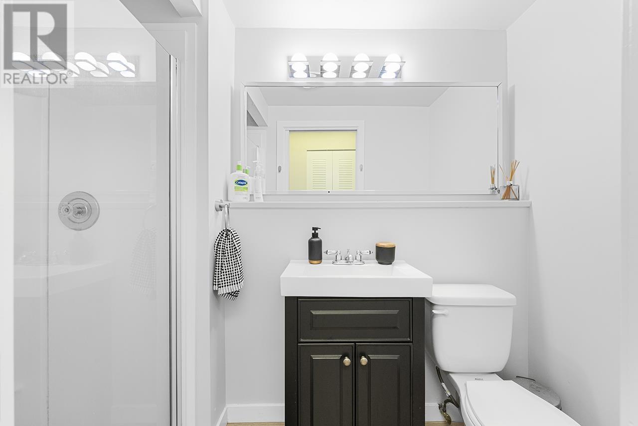 Listing Picture 17 of 19 : 4667 CHARLOTTE COURT, Burnaby / 本拿比 - 魯藝地產 Yvonne Lu Group - MLS Medallion Club Member