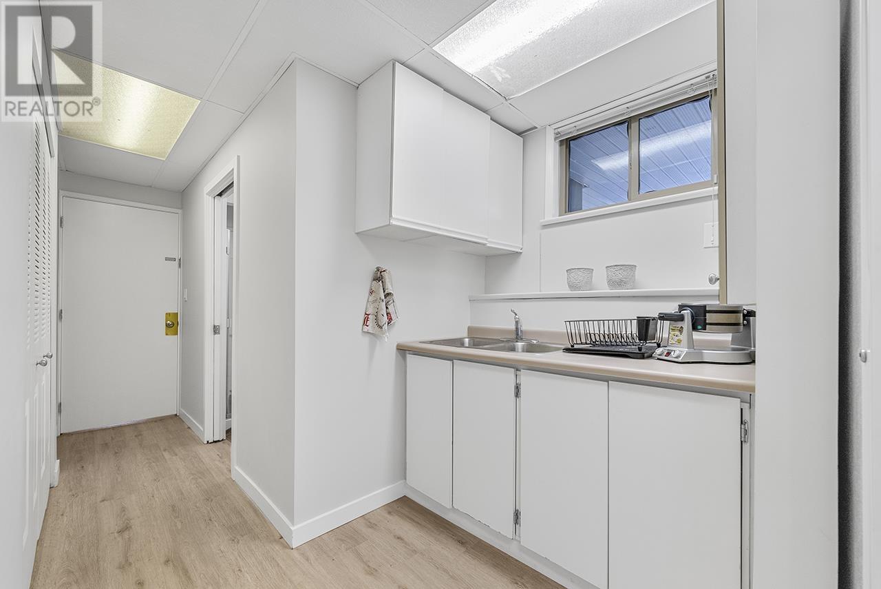 Listing Picture 18 of 19 : 4667 CHARLOTTE COURT, Burnaby / 本拿比 - 魯藝地產 Yvonne Lu Group - MLS Medallion Club Member