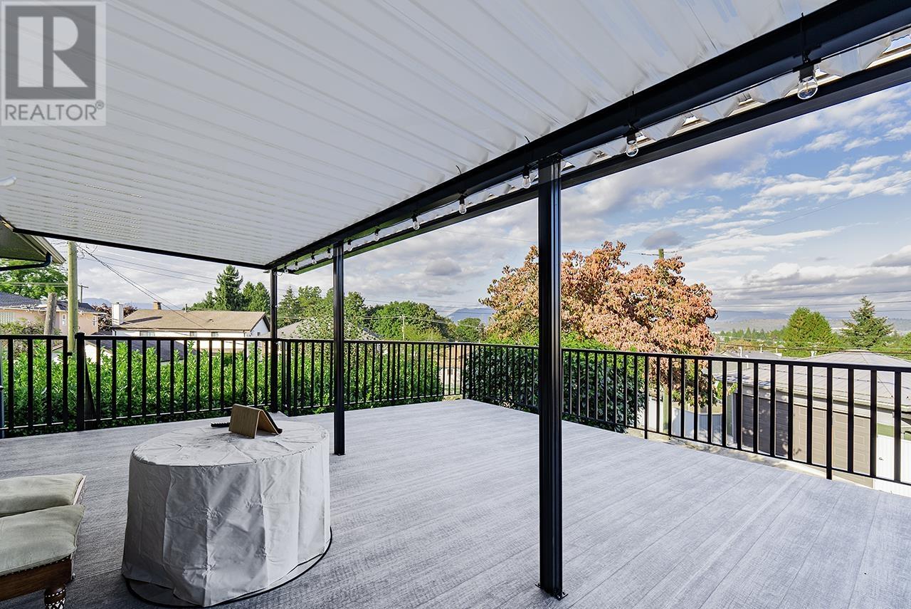 Listing Picture 13 of 19 : 4667 CHARLOTTE COURT, Burnaby / 本拿比 - 魯藝地產 Yvonne Lu Group - MLS Medallion Club Member