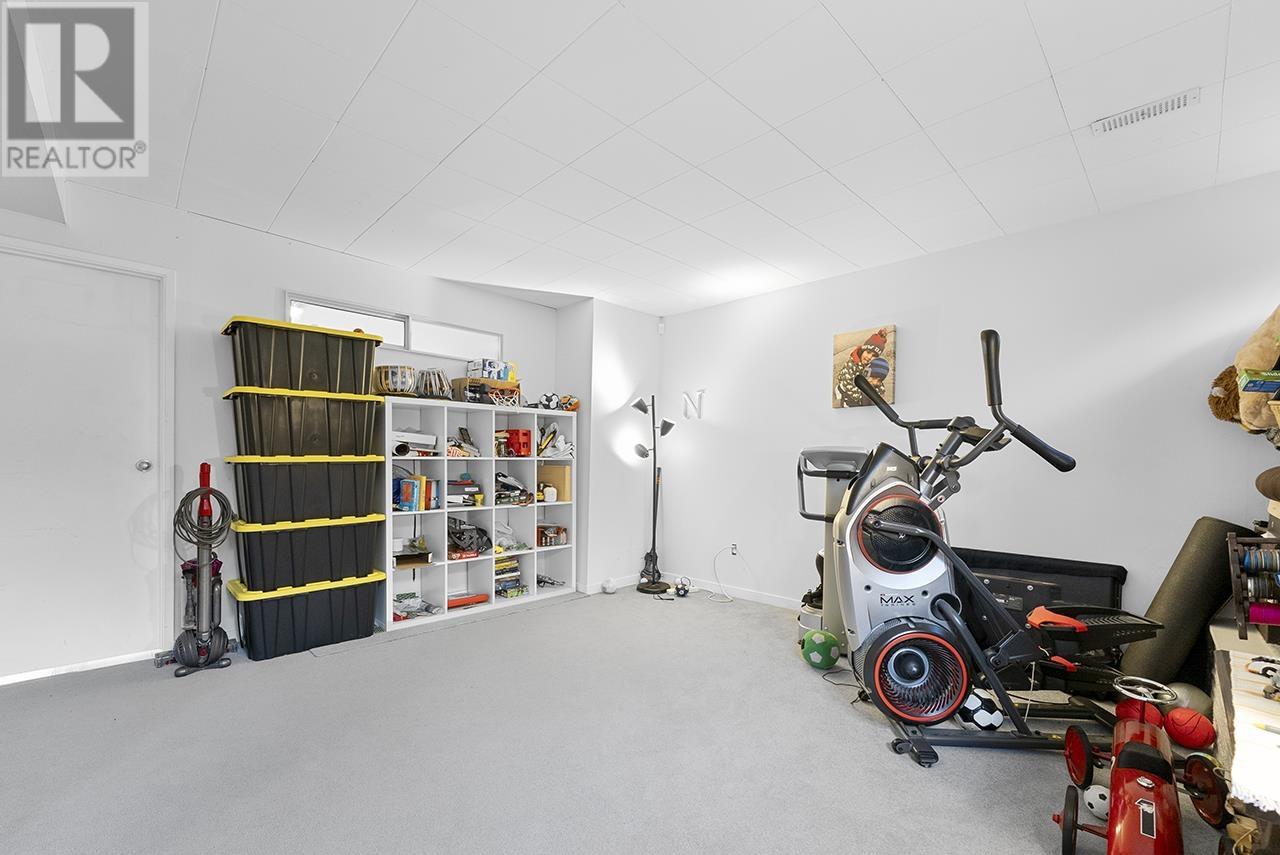 Listing Picture 16 of 19 : 4667 CHARLOTTE COURT, Burnaby / 本拿比 - 魯藝地產 Yvonne Lu Group - MLS Medallion Club Member