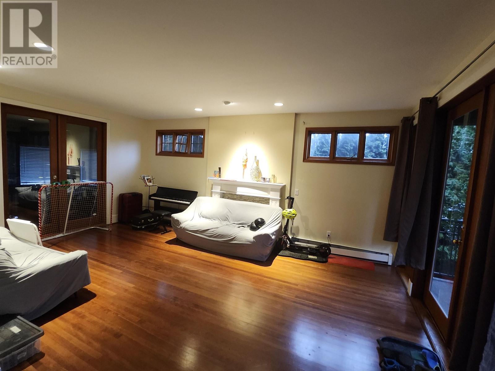 Property at 992 3RD STREET image 4