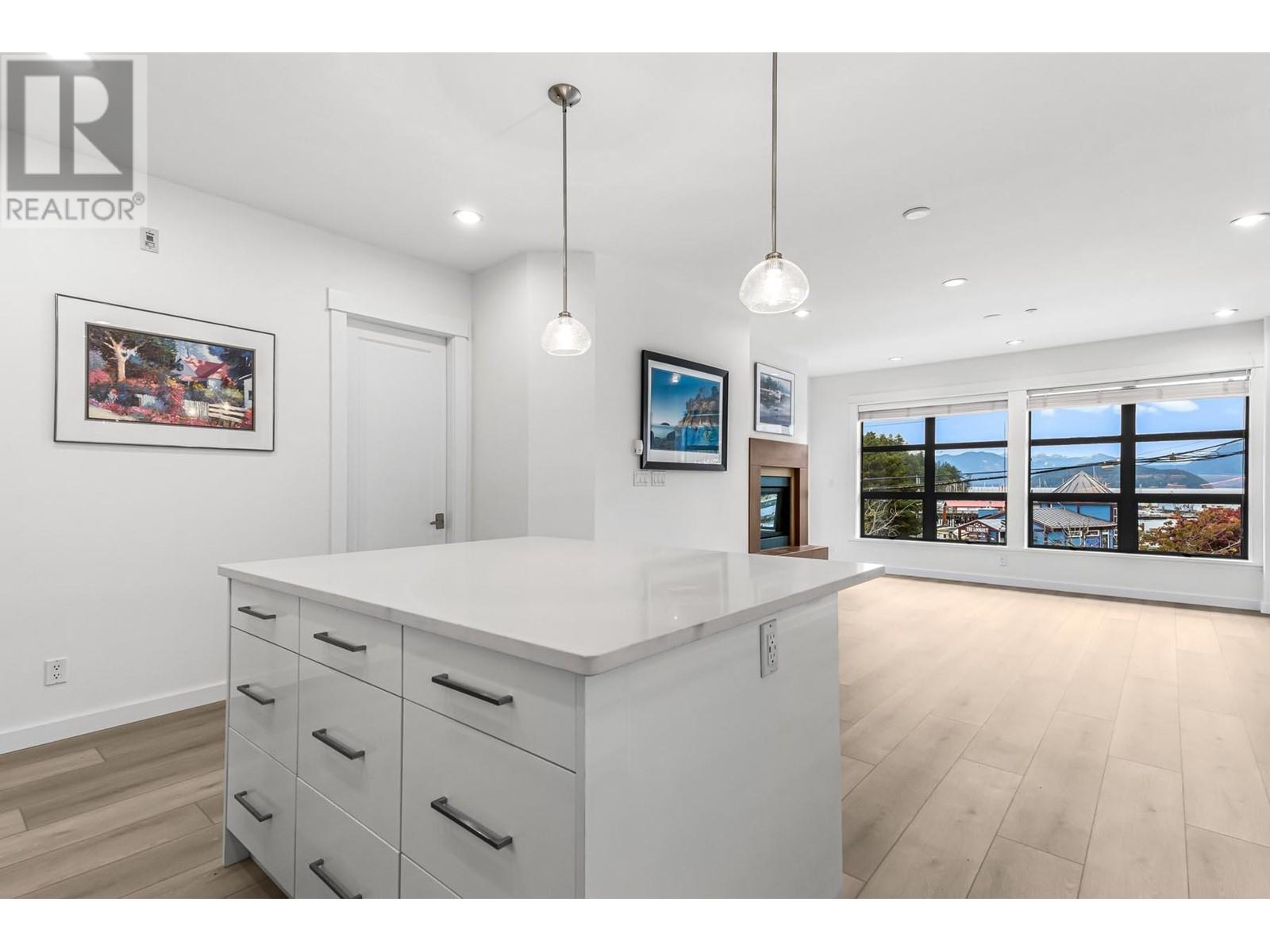 201 6688 Royal Avenue, West Vancouver, British Columbia  V7W 2B9 - Photo 14 - R2952362