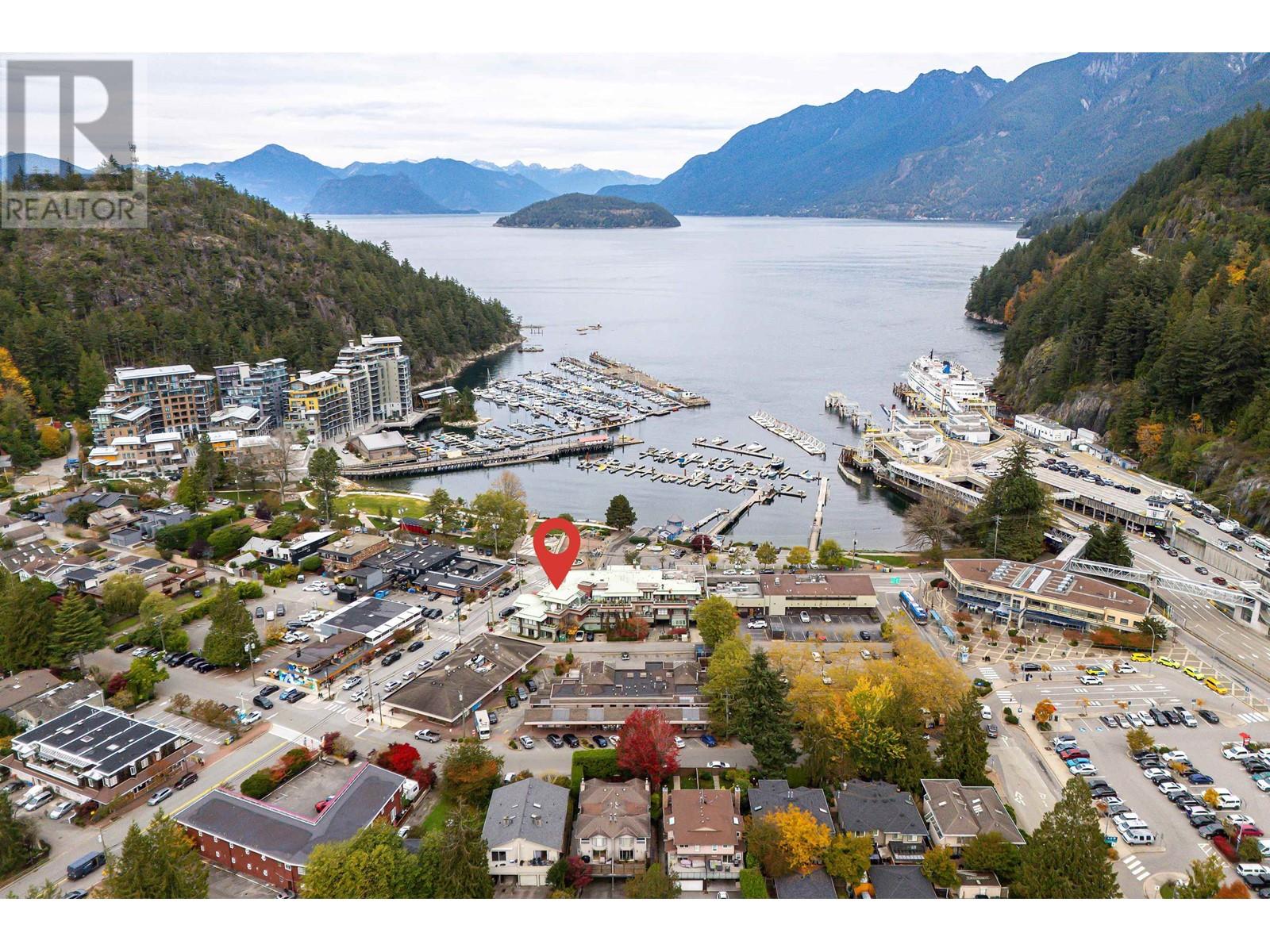 201 6688 Royal Avenue, West Vancouver, British Columbia  V7W 2B9 - Photo 2 - R2952362