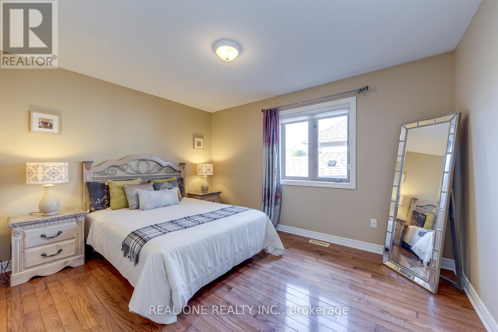 1033 Kestell Boulevard, Oakville, Ontario  L6H 7L7 - Photo 29 - W11906850