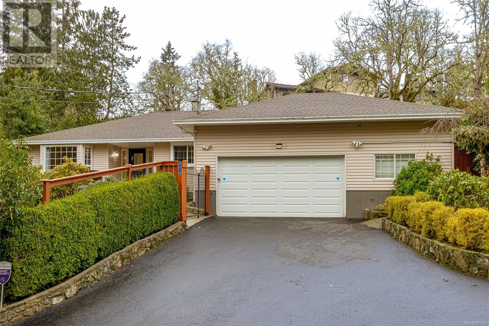 1018 Benvenuto Ave, central saanich, British Columbia