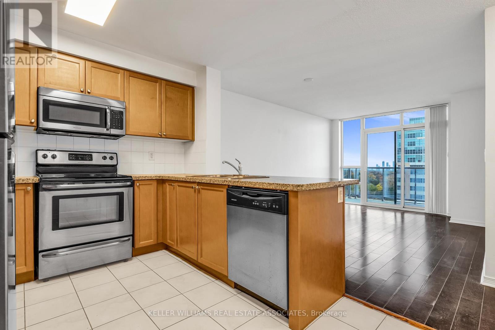 1004 - 3 Michael Power Place, Toronto, Ontario  M9A 0A2 - Photo 14 - W11906936