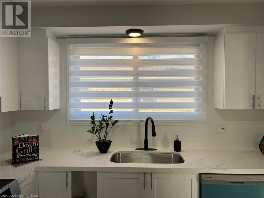 582 Chamberlain Road, Burlington, Ontario  L7L 2V5 - Photo 12 - 40672603