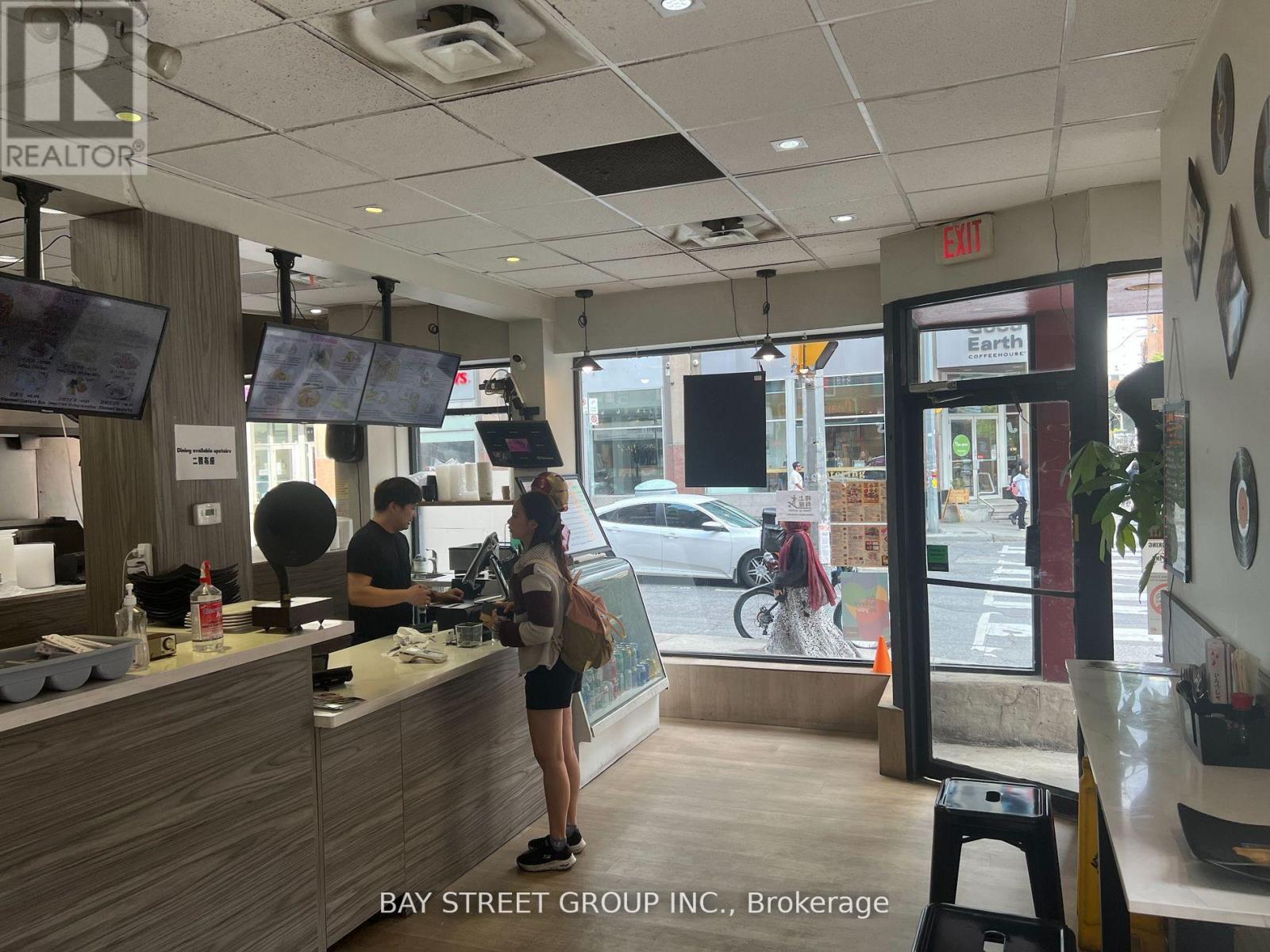 Property at 570 YONGE STREET image 4