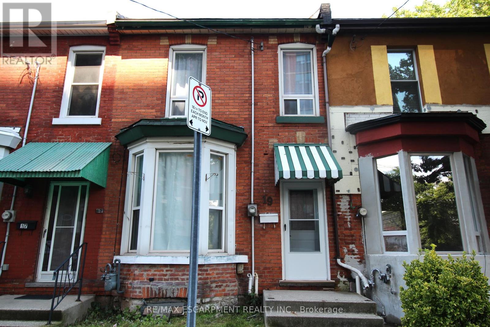 Property at 19 EMERALD STREET N image 1
