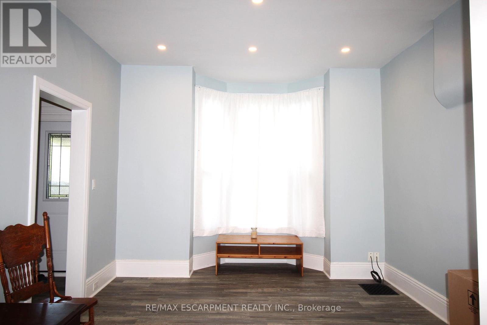 Property at 19 EMERALD STREET N image 2