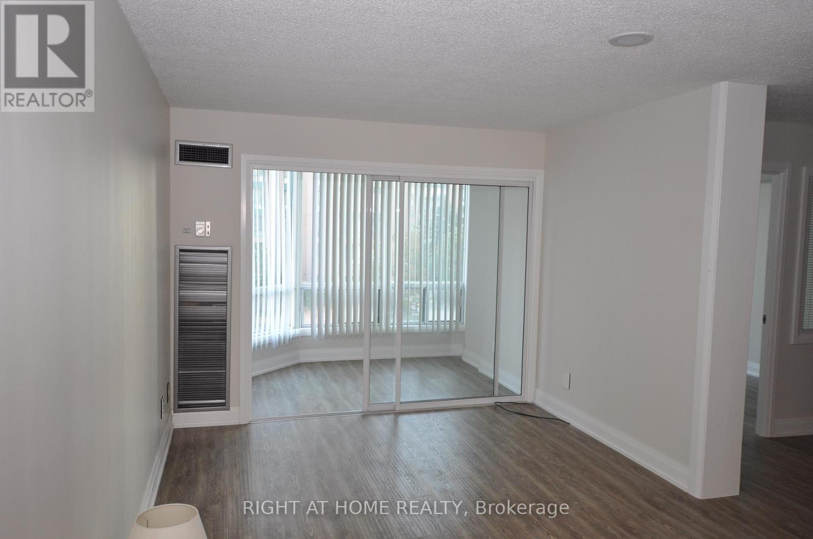 306 - 115 Hillcrest Avenue, Mississauga, Ontario  L5B 3Y9 - Photo 5 - W11907029