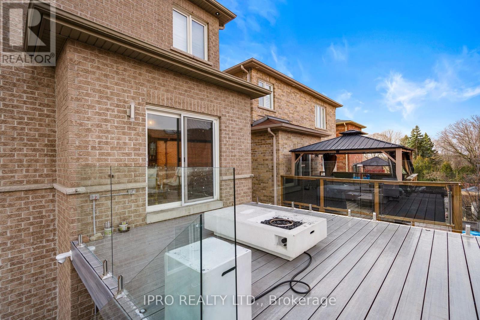 2 George Mckenzie Court, Toronto, Ontario  M9M 0E1 - Photo 39 - W11907089