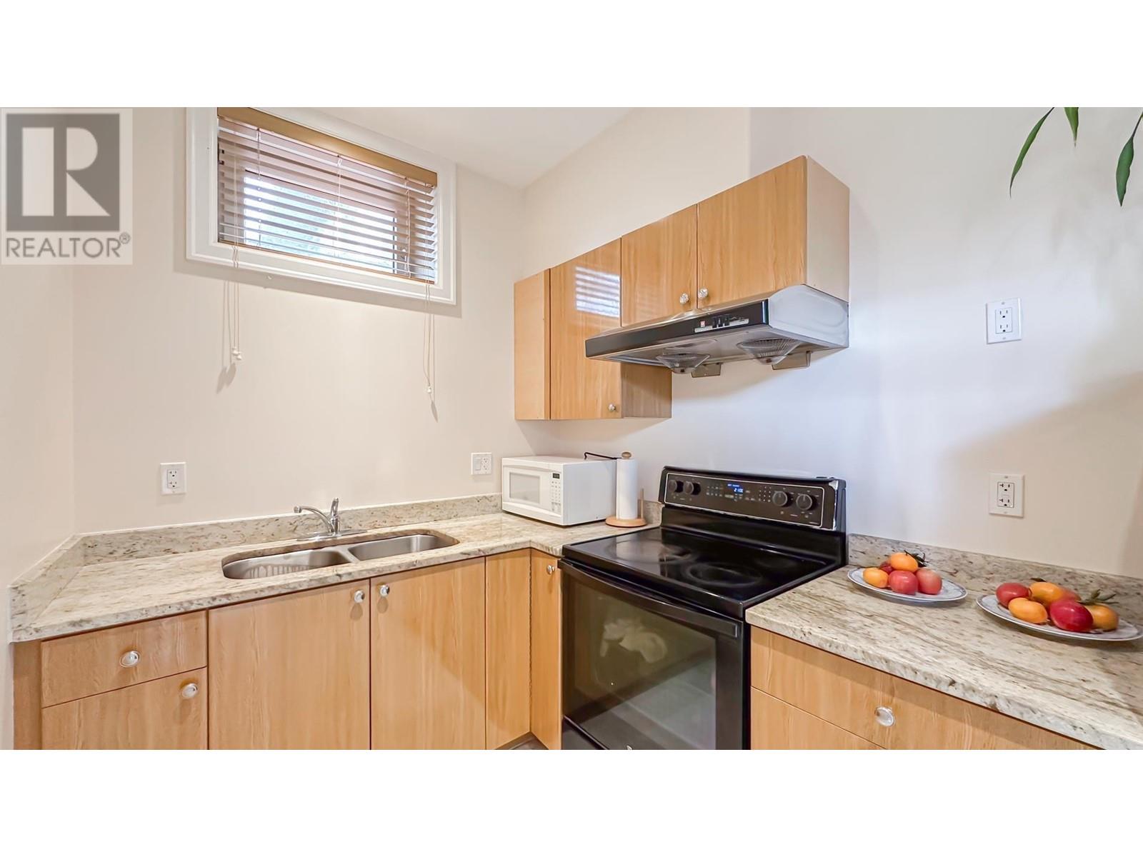 Listing Picture 13 of 33 : 28 W 47TH AVENUE, Vancouver / 溫哥華 - 魯藝地產 Yvonne Lu Group - MLS Medallion Club Member