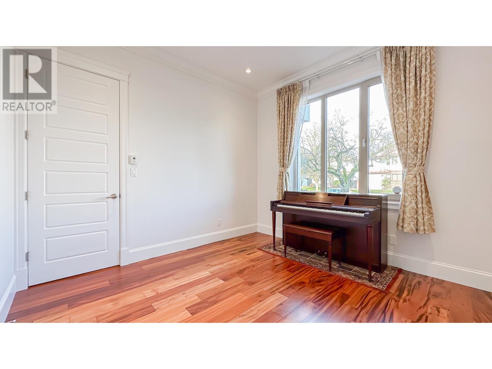 Listing Picture 4 of 33 : 28 W 47TH AVENUE, Vancouver / 溫哥華 - 魯藝地產 Yvonne Lu Group - MLS Medallion Club Member