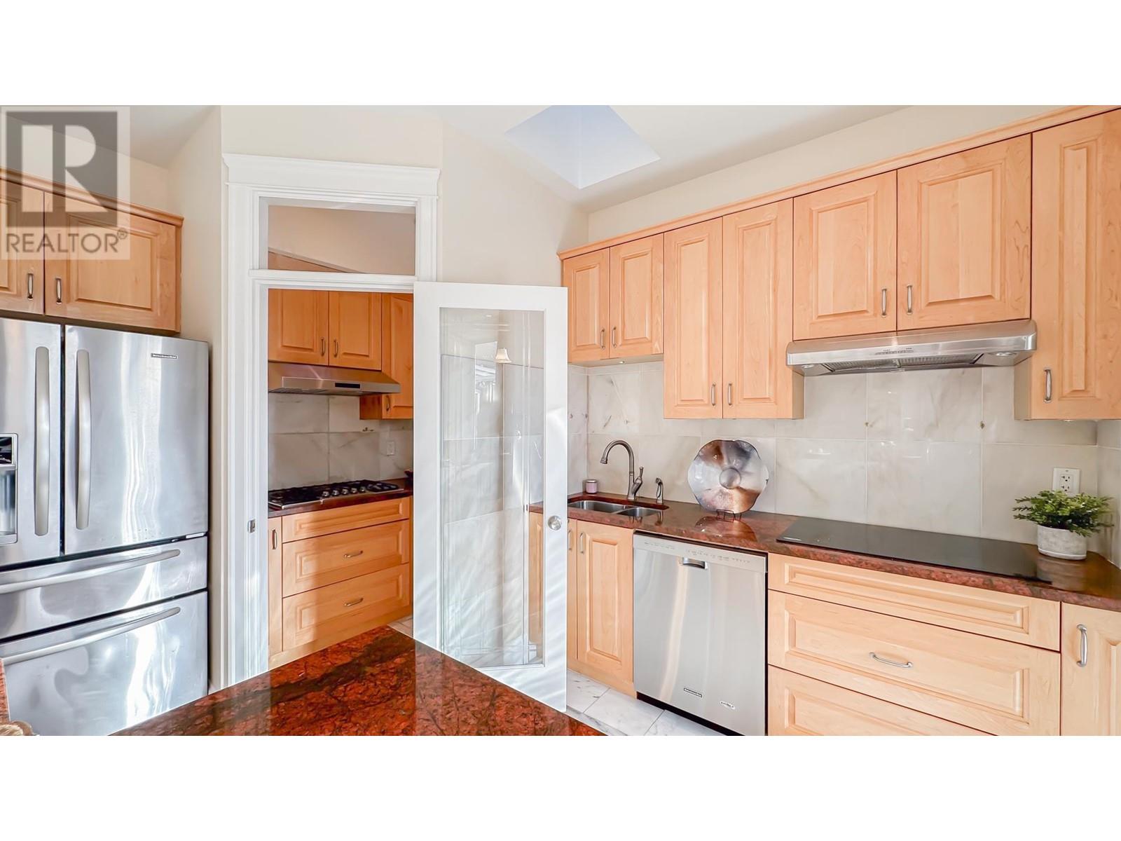 Listing Picture 11 of 33 : 28 W 47TH AVENUE, Vancouver / 溫哥華 - 魯藝地產 Yvonne Lu Group - MLS Medallion Club Member