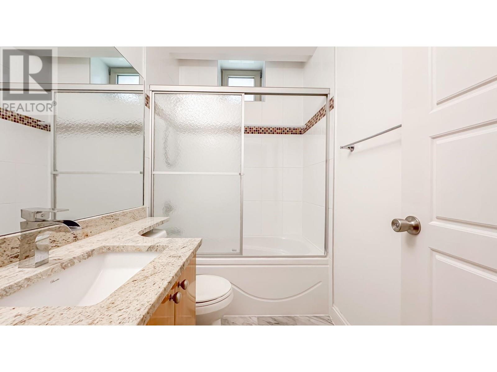 Listing Picture 16 of 33 : 28 W 47TH AVENUE, Vancouver / 溫哥華 - 魯藝地產 Yvonne Lu Group - MLS Medallion Club Member