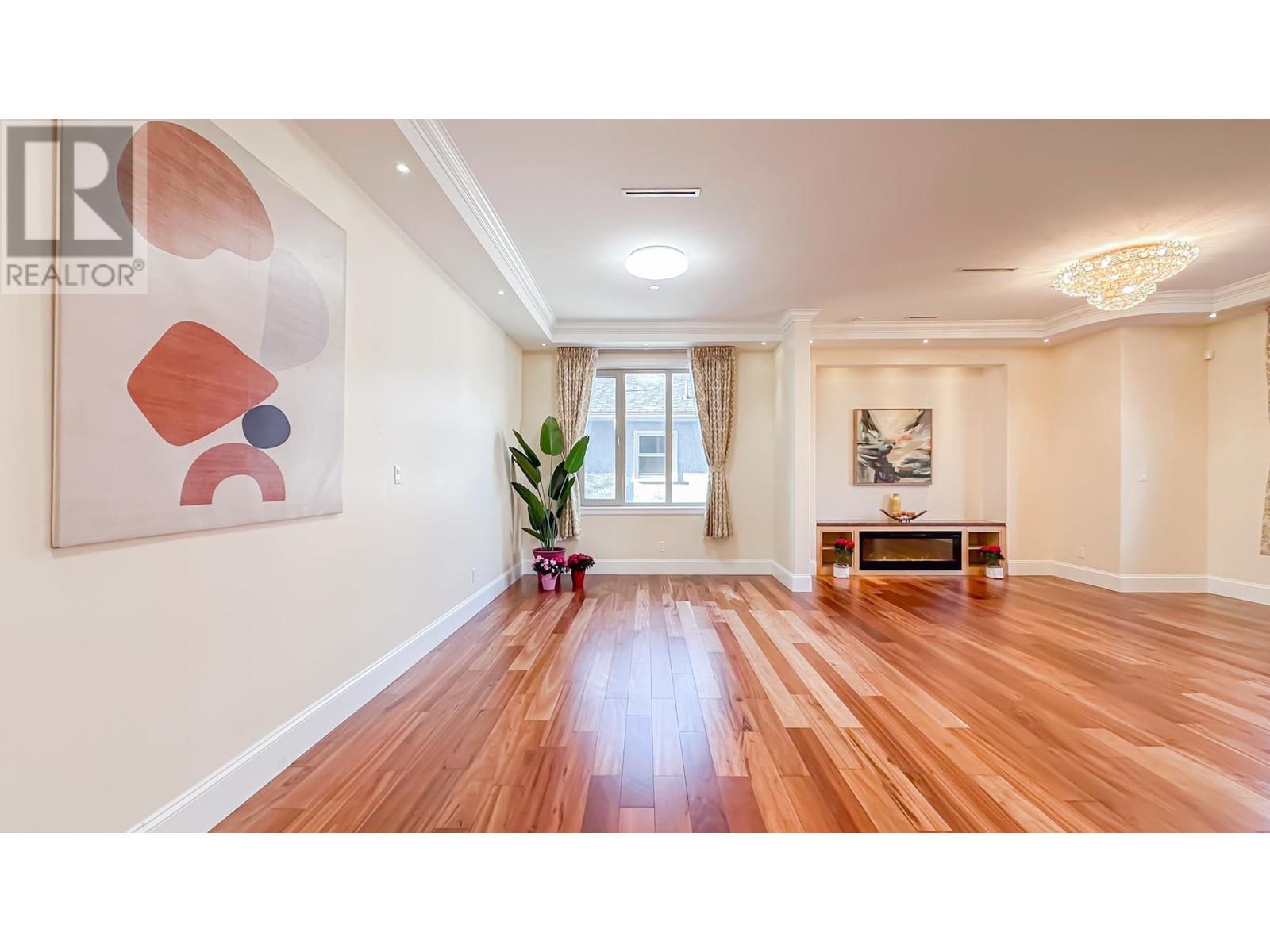 Listing Picture 3 of 33 : 28 W 47TH AVENUE, Vancouver / 溫哥華 - 魯藝地產 Yvonne Lu Group - MLS Medallion Club Member