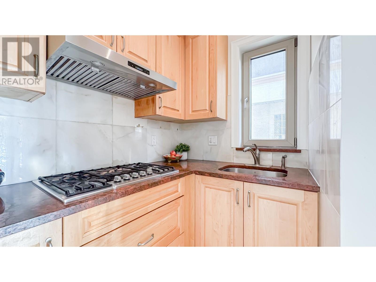 Listing Picture 12 of 33 : 28 W 47TH AVENUE, Vancouver / 溫哥華 - 魯藝地產 Yvonne Lu Group - MLS Medallion Club Member