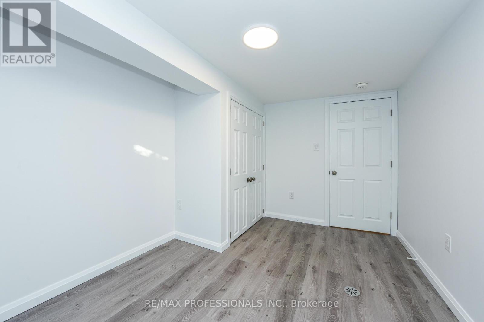 Lower - 18 Lormar Drive, Toronto, Ontario  M9B 4V6 - Photo 7 - W11907254