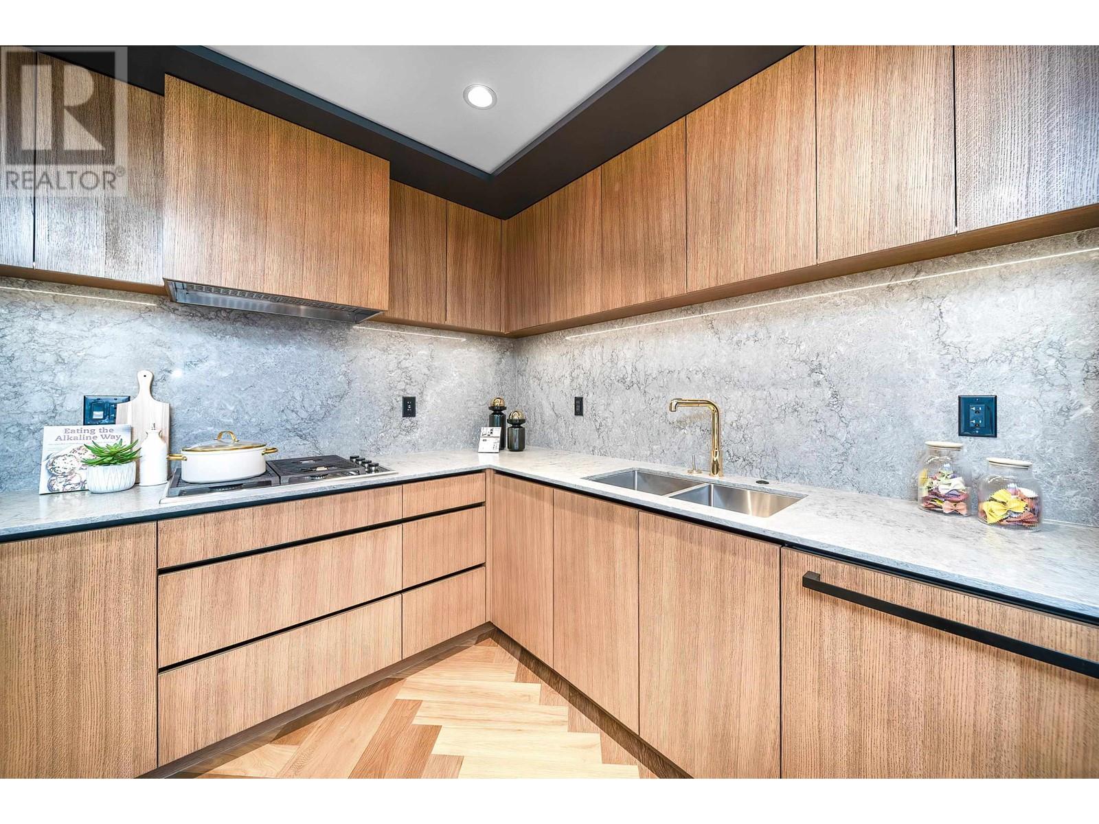 Listing Picture 14 of 37 : 305 458 W 63RD AVENUE, Vancouver / 溫哥華 - 魯藝地產 Yvonne Lu Group - MLS Medallion Club Member