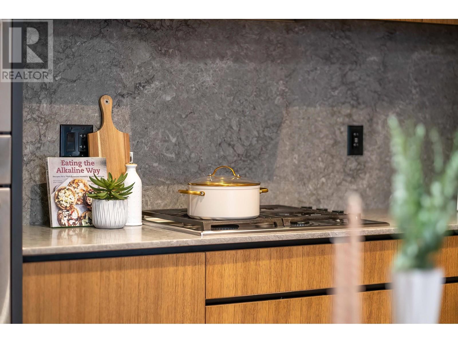 Listing Picture 15 of 37 : 305 458 W 63RD AVENUE, Vancouver / 溫哥華 - 魯藝地產 Yvonne Lu Group - MLS Medallion Club Member