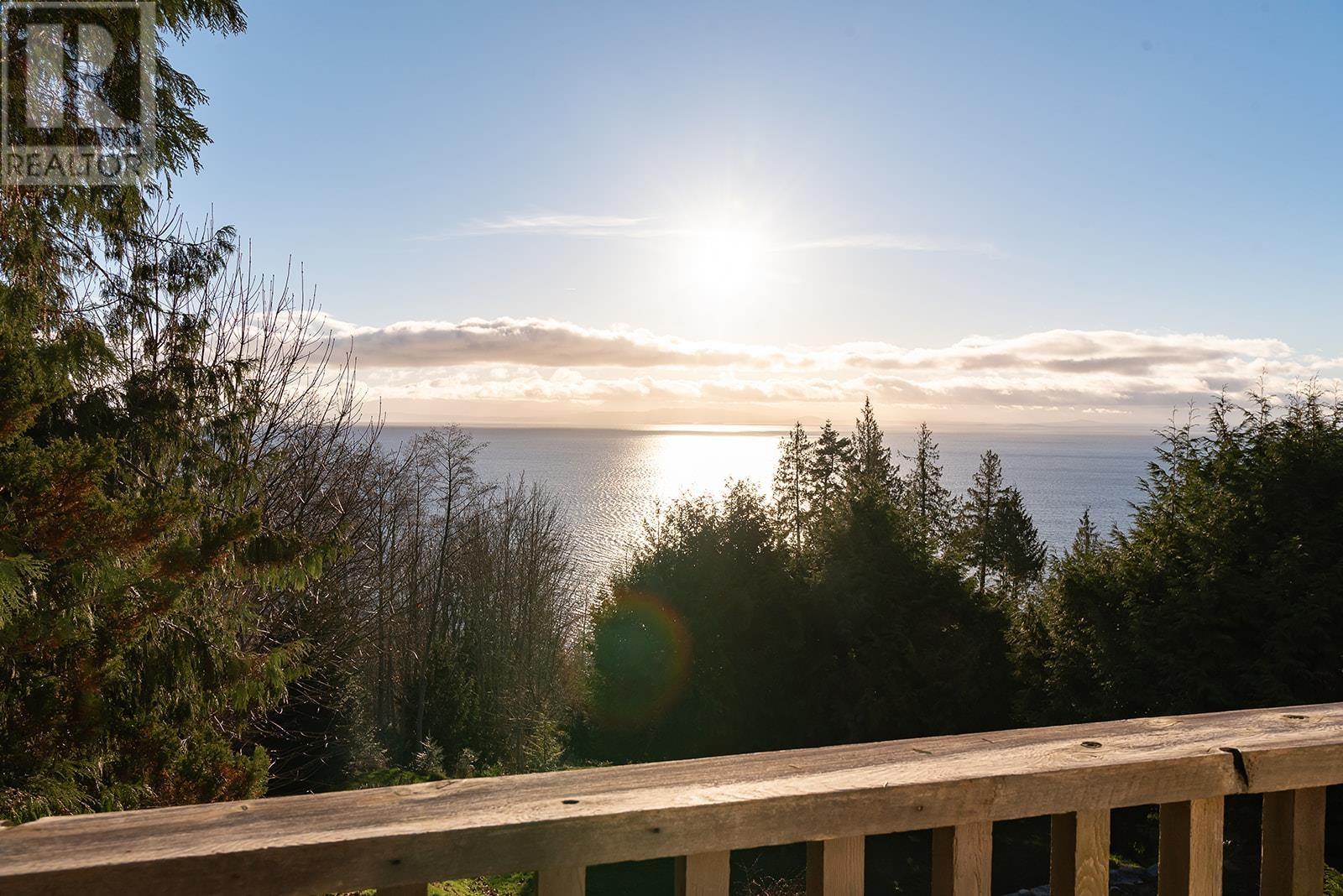 7949 REDROOFFS ROAD, halfmoon bay, British Columbia V7Z1C6