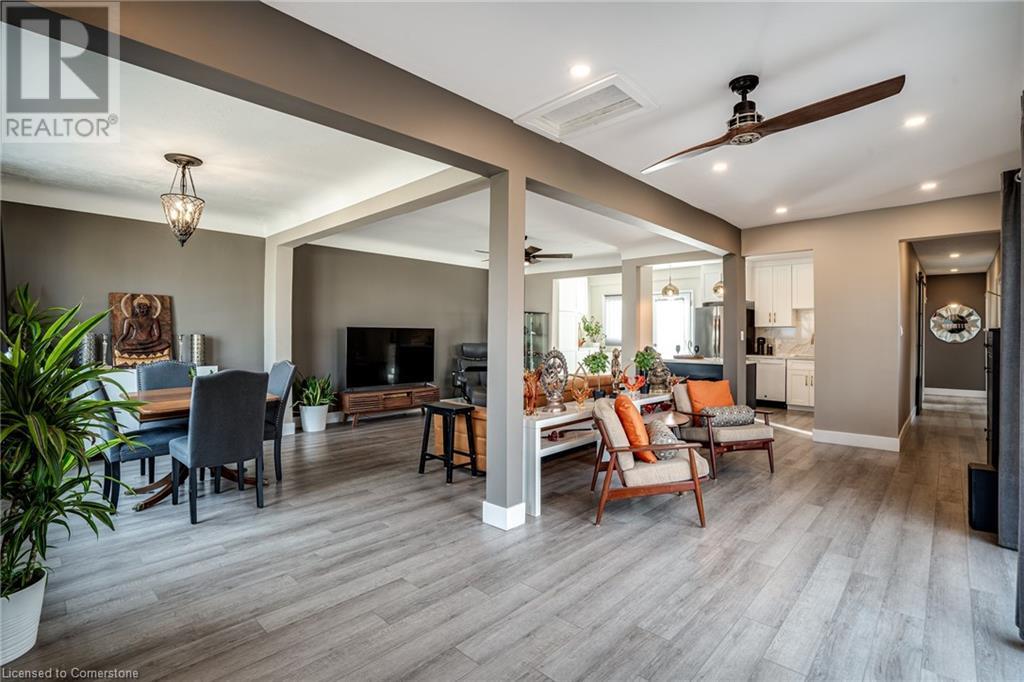 752 Beach Boulevard, Hamilton, Ontario  L8H 6Y9 - Photo 2 - 40686815