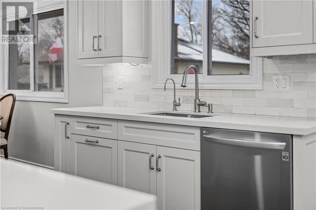 2401 St Frances Drive, Burlington, Ontario  L7P 1V3 - Photo 14 - 40687148