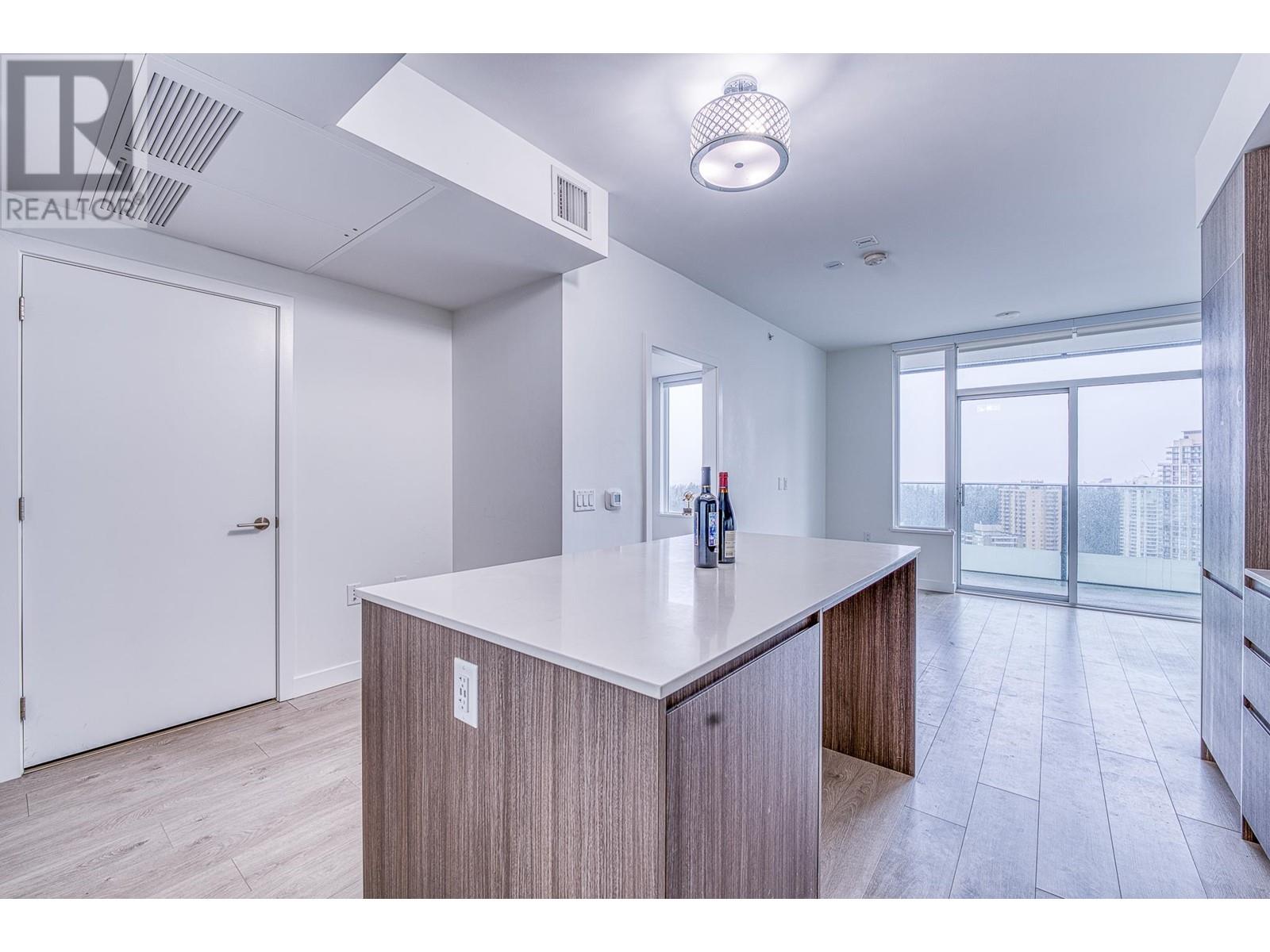 Listing Picture 8 of 17 : 2508 6463 SILVER AVENUE, Burnaby / 本拿比 - 魯藝地產 Yvonne Lu Group - MLS Medallion Club Member