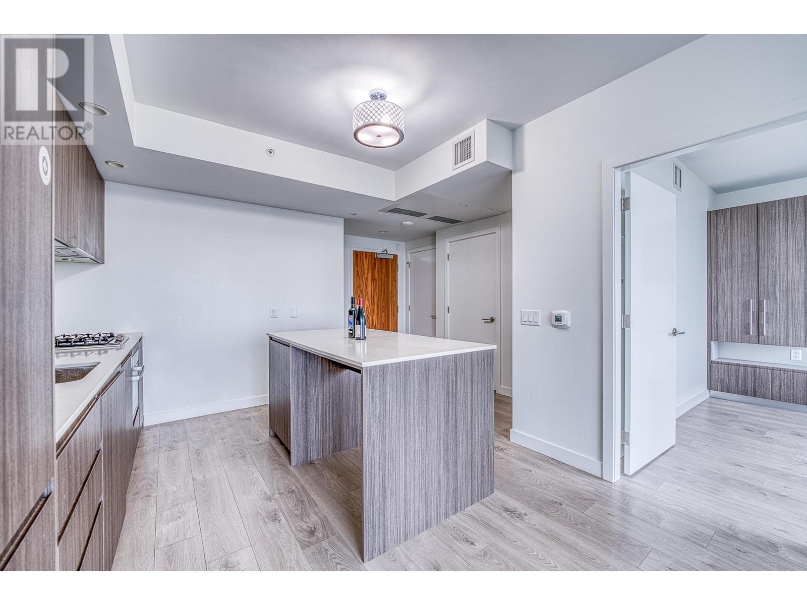 Listing Picture 9 of 17 : 2508 6463 SILVER AVENUE, Burnaby / 本拿比 - 魯藝地產 Yvonne Lu Group - MLS Medallion Club Member