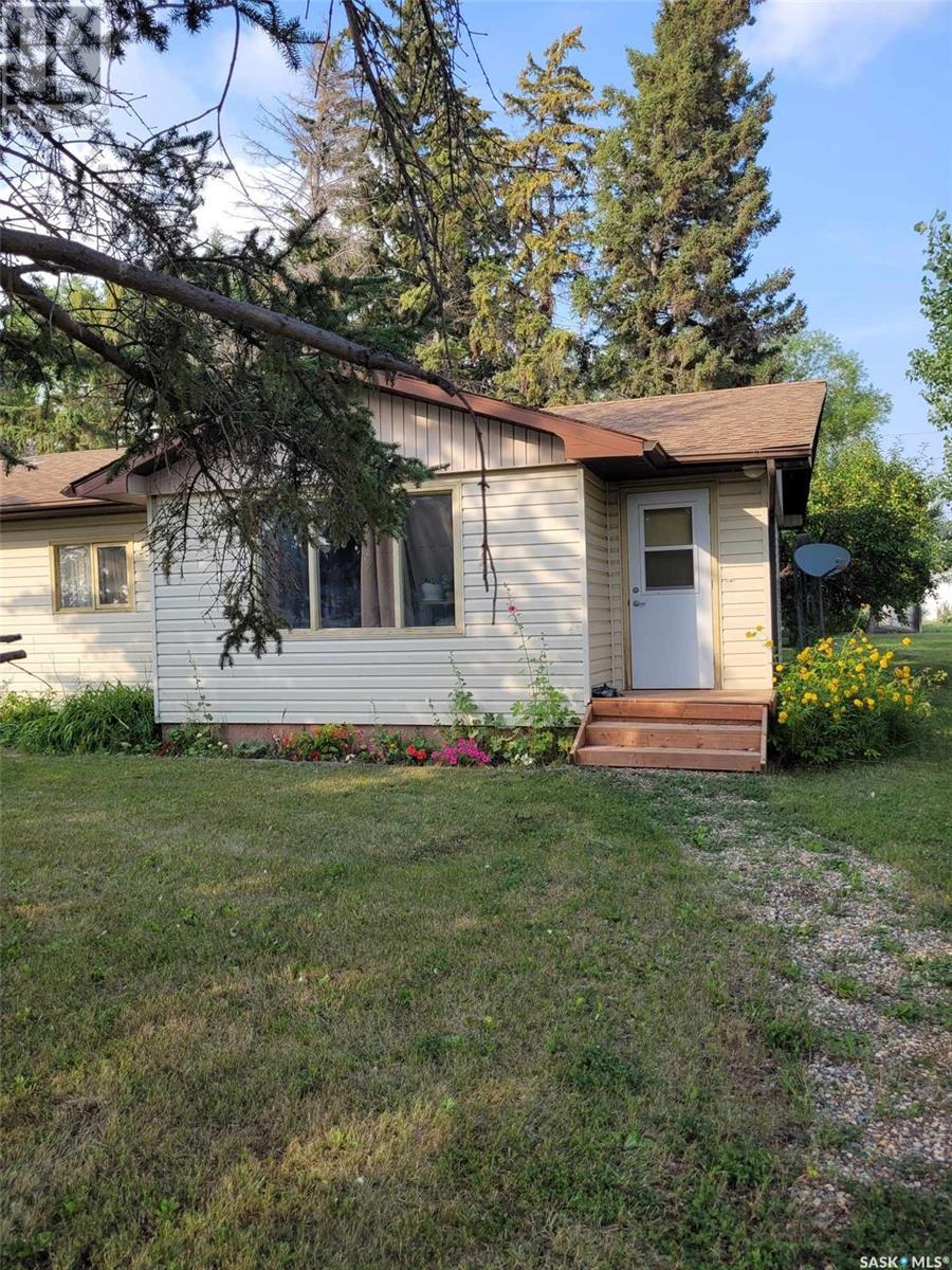 404 Second Avenue, Spy Hill, Saskatchewan  S0A 3W0 - Photo 3 - SK970128