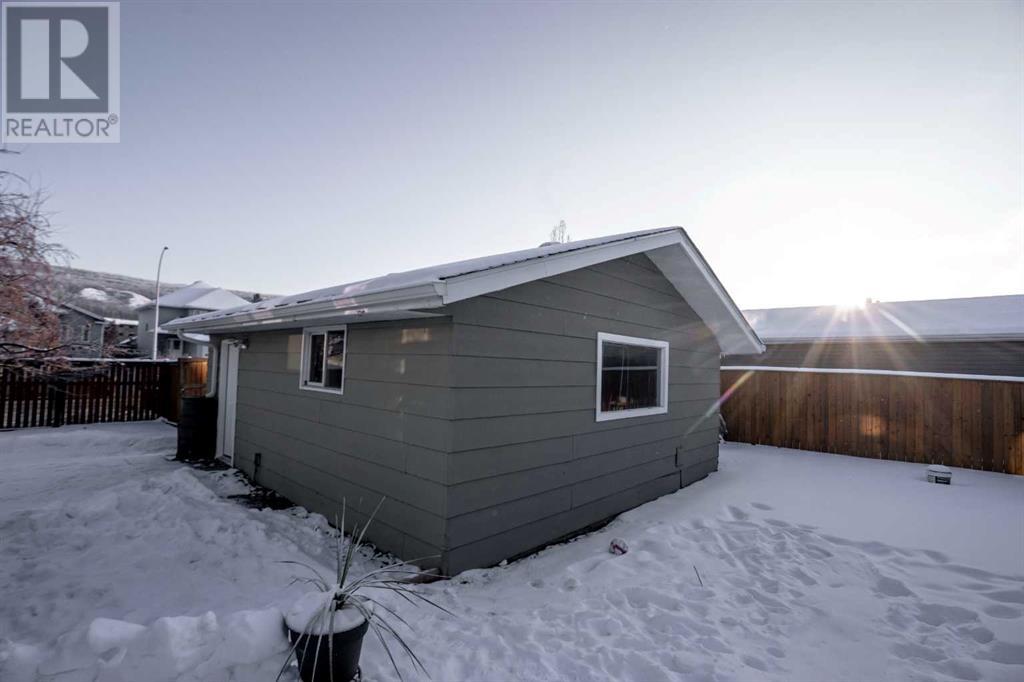 9713 75 Avenue, Peace River, Alberta  T8S 1E1 - Photo 18 - A2185075